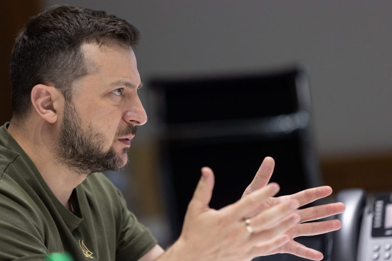 Miehittäjien pitäisi tietää, että Ukraina ajaa heidät takaisin maan rajalle, sanoi Ukrainan presidentti Volodymyr Zelenskyi maanantai-illan puheessaan. LEHTIKUVA / AFP