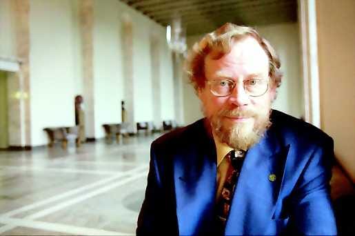 Erkki Pulliainen teki torstaina tutkimuspyynnön oikeuskanslerille kulttuuriministerin toimista.