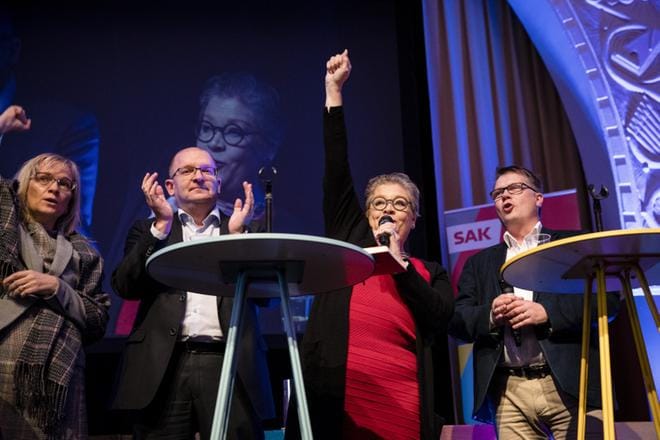 SAK:n liittojohtajat, JHL:n Päivi Niemi-Laine (vas.), Metalliliiton Riku Aalto, Pamin Ann Selin ja SEL:n Veli-Matti Kuntonen vannoivat taistelutahtoa viime viikon perjantaina Paasitornissa Helsingissä. KUVA: Joel Maisalmi