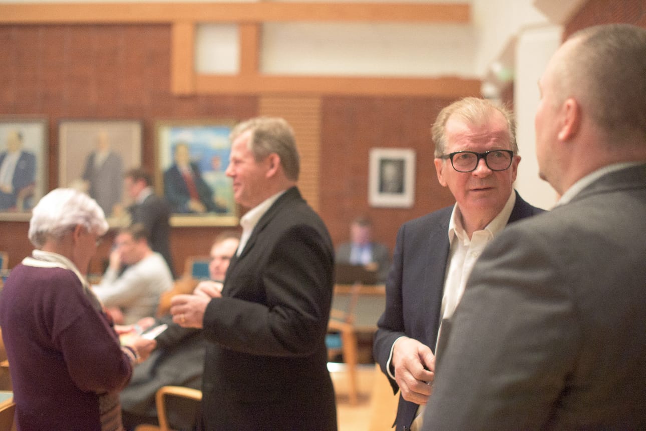 Investointeja saadaan käyntiin, kun kaava nyt hyväksytään, sanoi keskustan ryhmäpuheenjohtaja Heikki Härkönen (2. oik.)