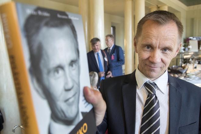 – Olin pitänyt Timo Soinia (sin.) rehellisenä kaverina. Tilanne oli vähän sellainen, jossa poika kysyy isältään, että miksi jätit minut, kansanedustaja Mika Niikko (ps.) tilittää.