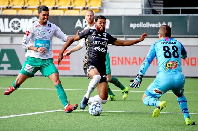 Kerho esitti keskiviikkona suorastaan erinomaista hyökkäyspeliä ja kaatoi IFK Mariehamnin toista kertaa viikon sisään. Kuvassa Jake Jervisin maalintekoyritys. KUVA: HEIKKI HAKANEN