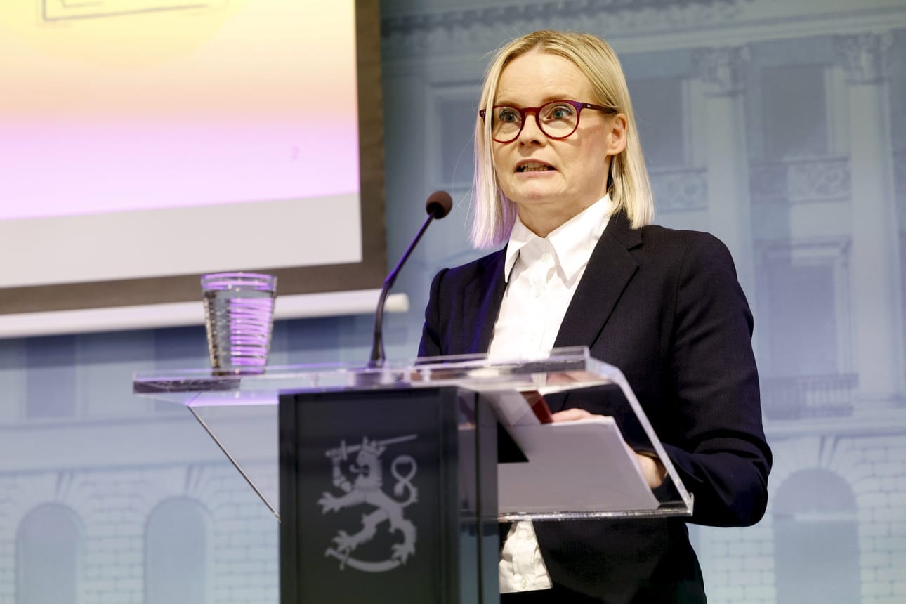 Valtiovarainministeriön ensi vuoden budjettiehdotuksen loppusumma on 87,2 miljardia euroa. Kuvassa valtionvarainministeri Riikka Purra. LEHTIKUVA / Roni Rekomaa