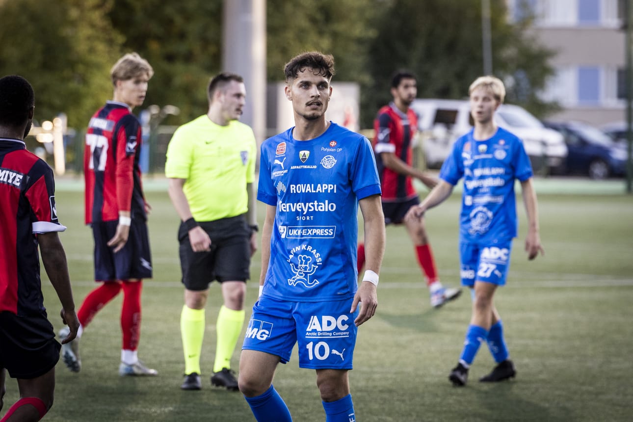 Adam Mekki tahtoo auttaa Rovaniemen Palloseuraa. Uusi valmentaja antaa hyökkäyspään pelaajille paljon vapauksia, mikä sopii luovalle Mekille.