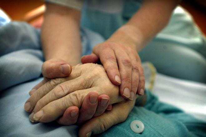 Kuolevien potilaiden hoitoon liittyvien puutteiden lista on pitkä. Parannettavaa on muun muassa henkilöstön koulutuksessa ja osaamisessa sekä palvelujen kattavuudessa. KUVA: Ilkka Laitinen / Arkisto
