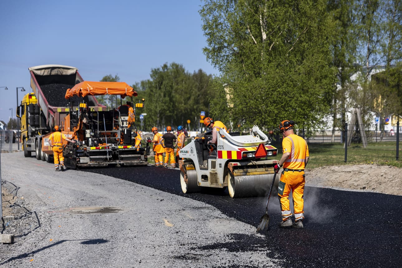 Nallikarissa valmistuu uutta kevyen liikenteen väylää. Koko alueen työmaiden on tarkoitus valmistua syksyyn mennessä.