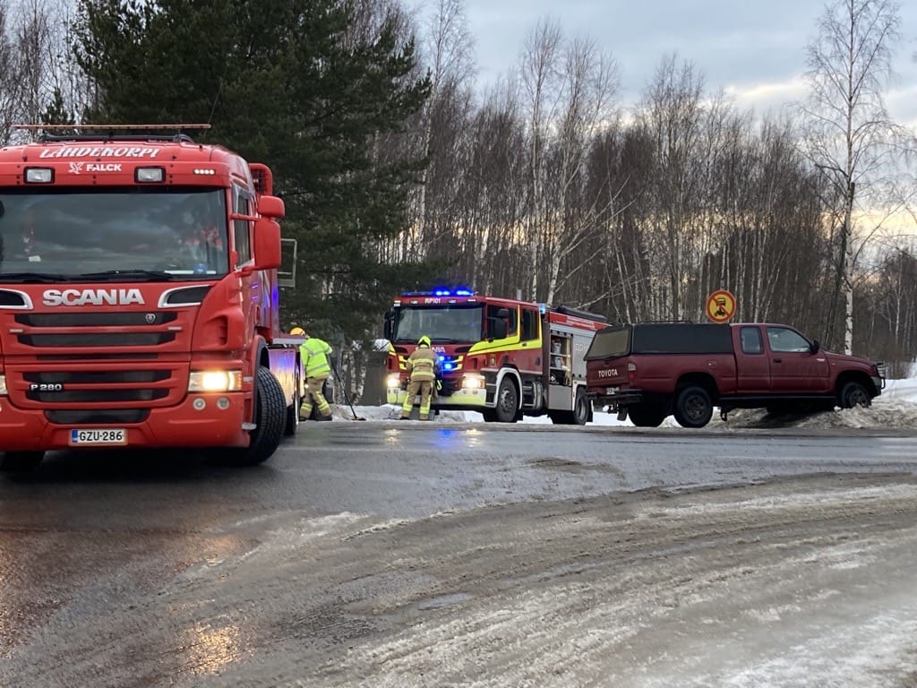 Alskatintien ja Singsbyntien risteyksessä sattui peräänajo.
