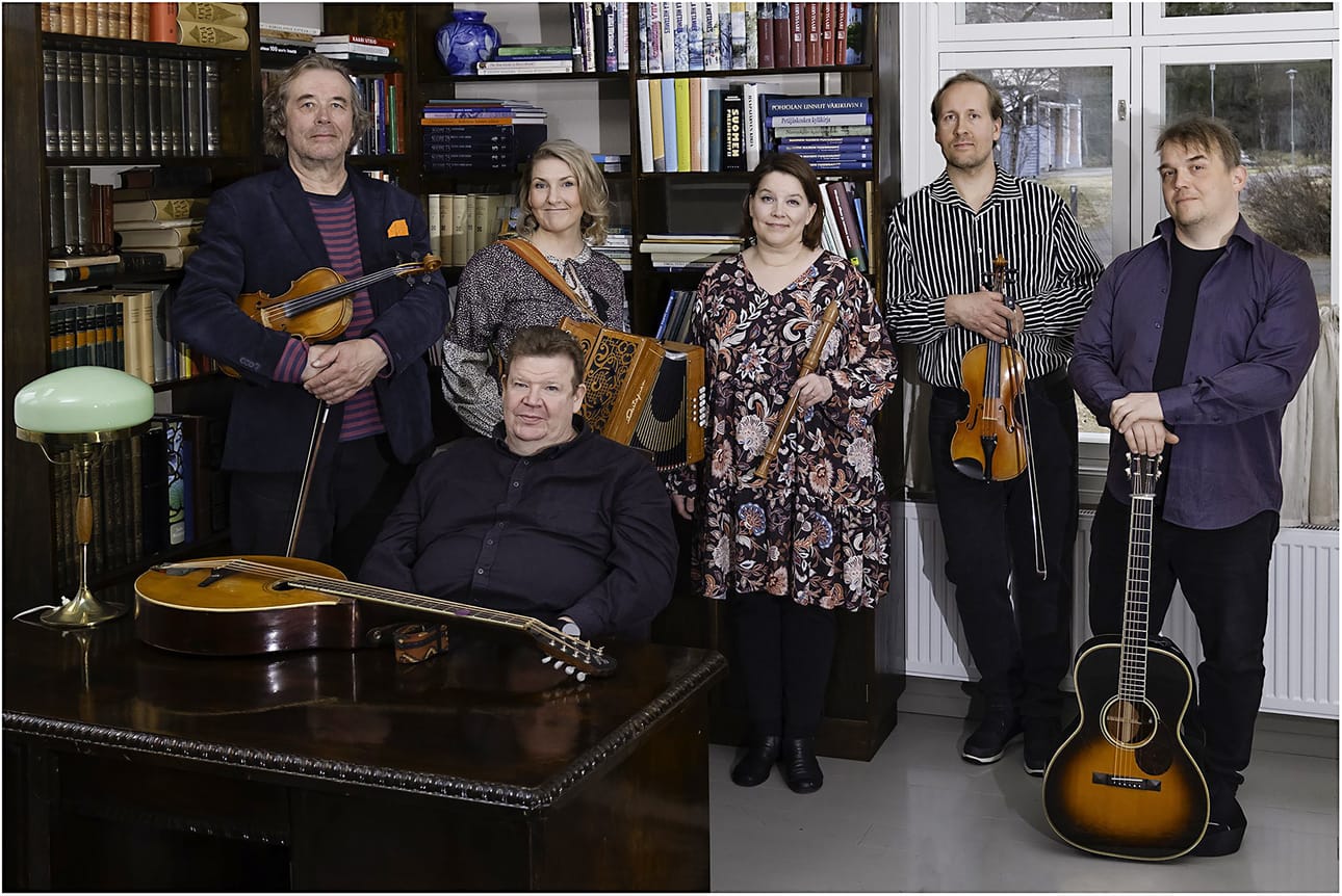 Ryyppymäki String Band valmistautuu joulukonserttikiertueelle.