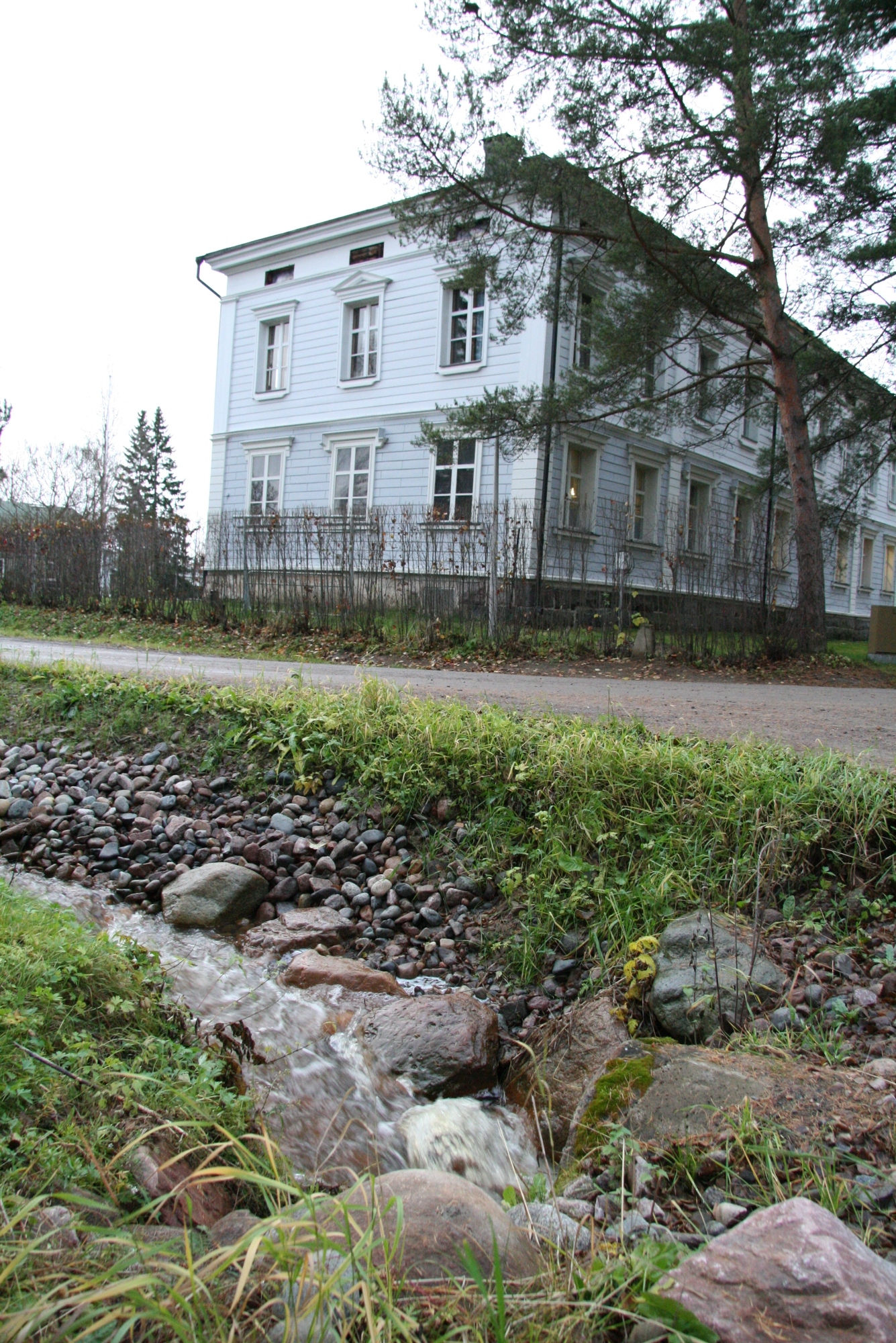 Ensimmäisen kauden kirkkovaltuutettu Kerttu Weissenfelt on huomannut luottamustehtävän kiinnostavaksi: "Ilmapiiri kokouksissa on ollut päätösmyönteinen ja toisiaan kunnioittava"