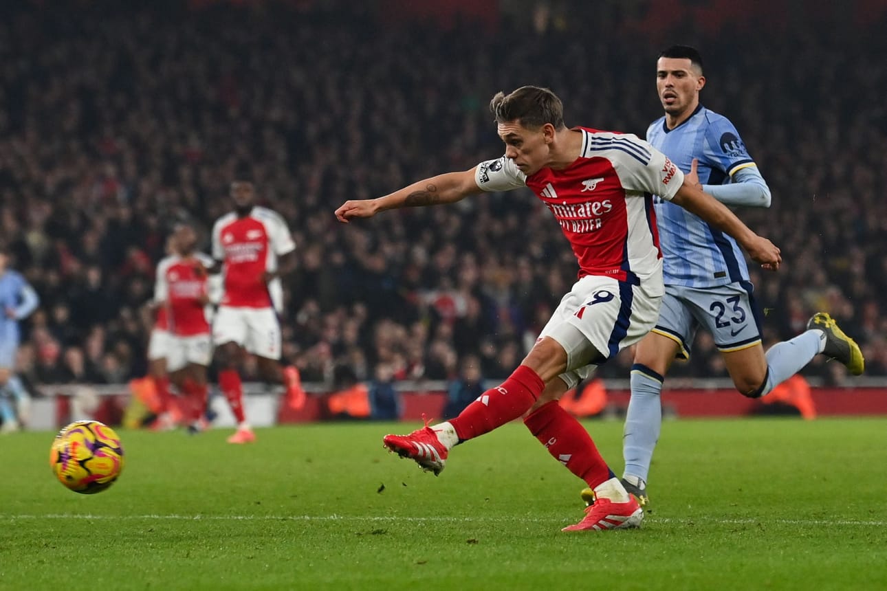 Voittomaalin Tottenhamia vastaan teki Arsenalin Leandro Trossard juuri ennen ensimmäisen puoliajan päättymistä. LEHTIKUVA/AFP