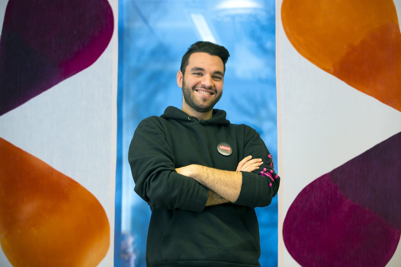 Ahmed Al-Rufaye on nyt toisen vuoden opiskelija Lybeckerin opistossa. – Toivottavasti voin olla positiivisena esimerkkinä muille maahanmuuttajille ja antaa heille motivaatiota opiskella suomen kieltä ja päästä työelämään, Ahmed sanoo.