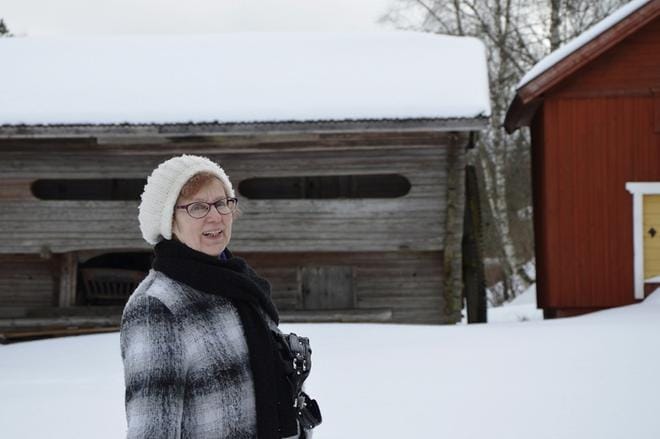 Jurvan museon pihapiiri on vielä talviunilla. Kirsti Junturan haaveena on, että Jurvan museon alueella voisi järjestää toimintaa ympäri vuoden. KUVA: EVELIINA KÄLVIÄINEN