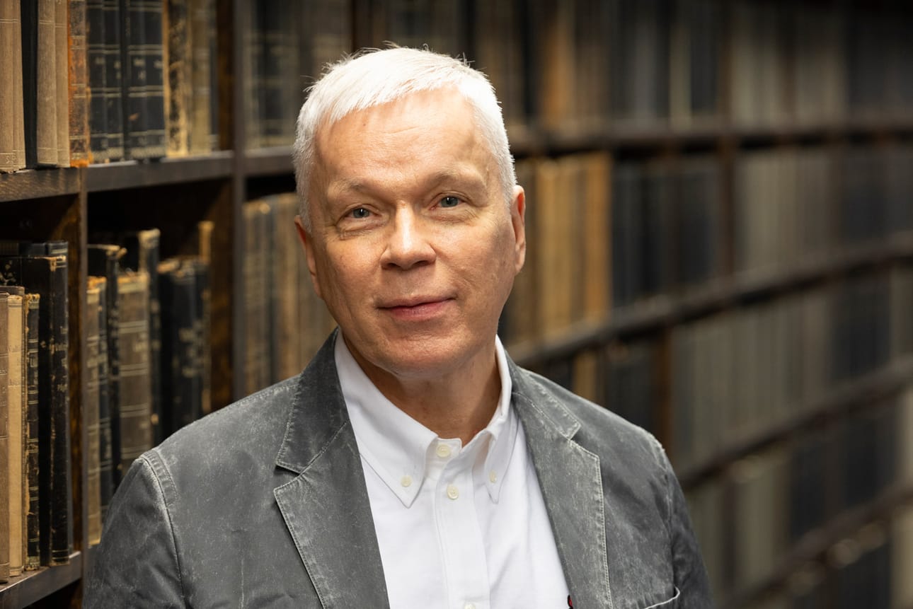 Timo Turja on työskennellyt eduskunnan kirjastossa jo kaksikymmentäviisi vuotta johtavana tietoasiantuntijana.
