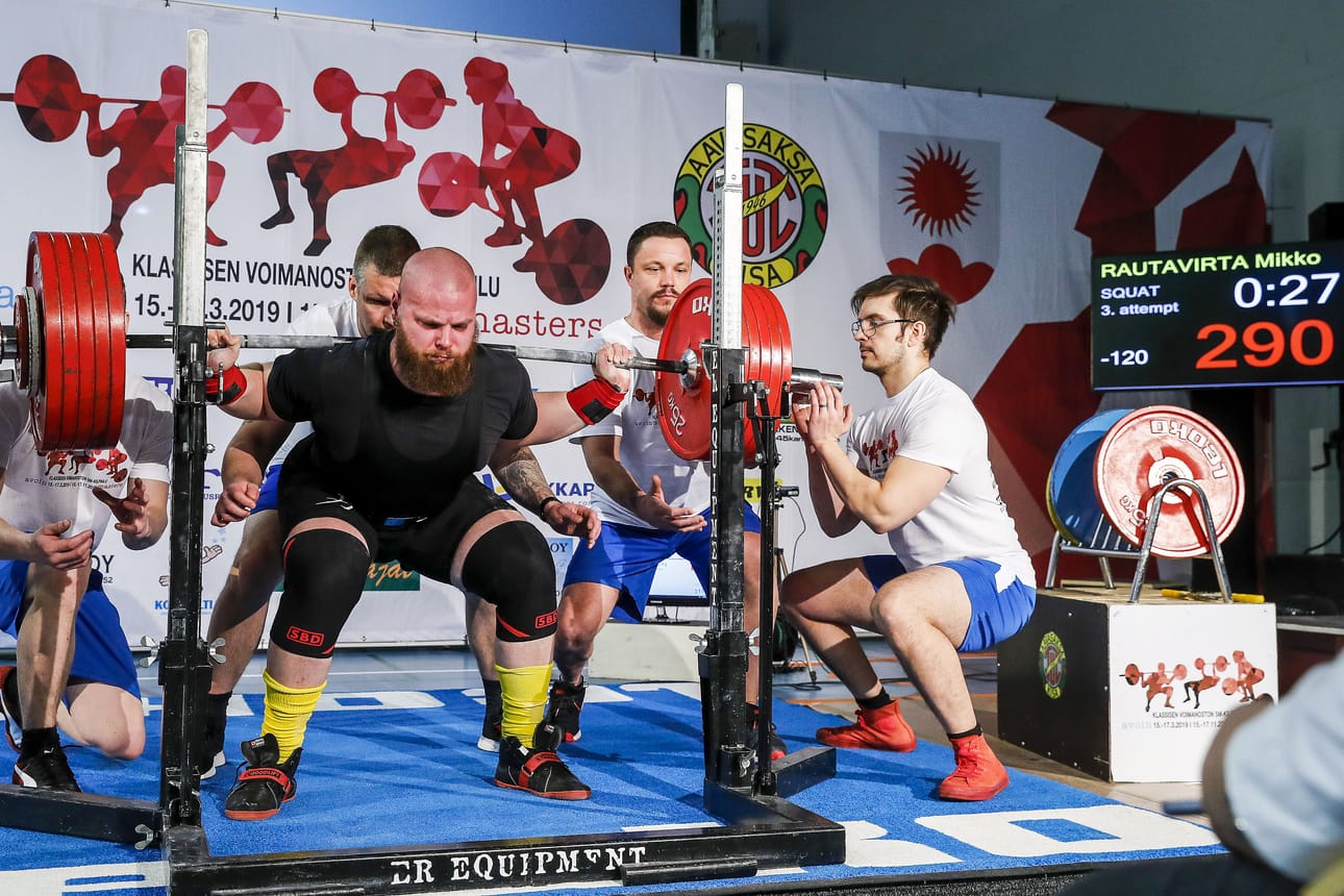 Mikko Rautavirta kyykkäsi 290 kiloa.