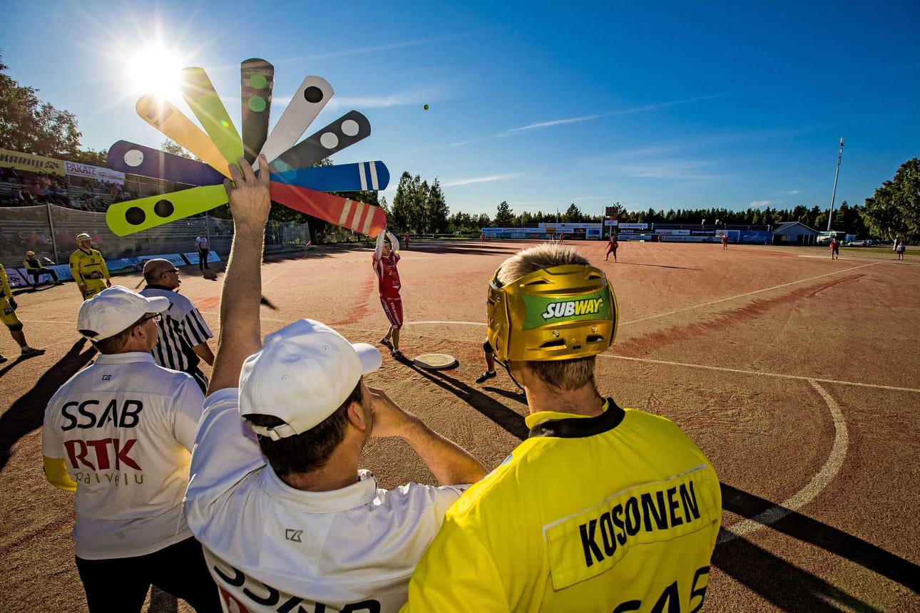 Etualalla olevat pelinjohtaja Juha Karjaluoto ja lukkari Topi Kosonen ovat osa PattUa myös ensi kaudella.