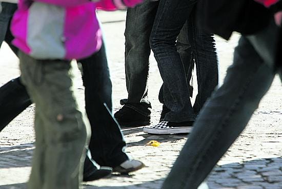 Jokaiselle meistä on annettu vain yksi pari jalkoja. Joillekin ei sitäkään. Niinpä jalkojen kunnosta on syytä huolehtia, että ne jaksavat viedä meidät läpi elämän.