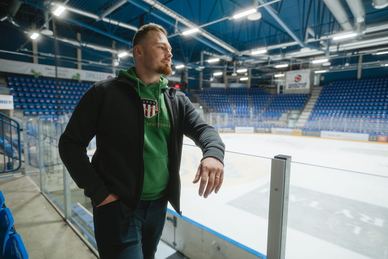 "Lopulta sekä kaukalossa että työelämässä korostuvat luottamus, yhteistyö ja yhteisen tavoitteen eteen työskenteleminen”, Louhikoski pohtii.