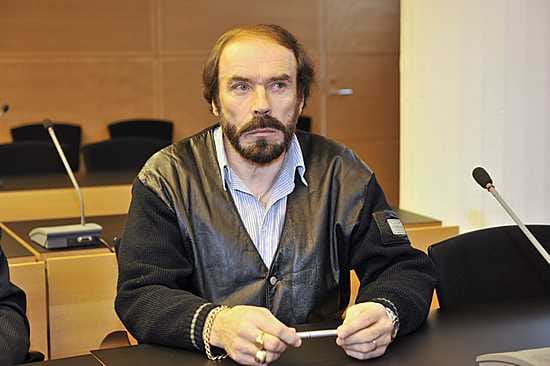 Olavi Mäenpää istui tiistaina käräjillä syytettynä kiihotuksesta kansanryhmää vastaan.