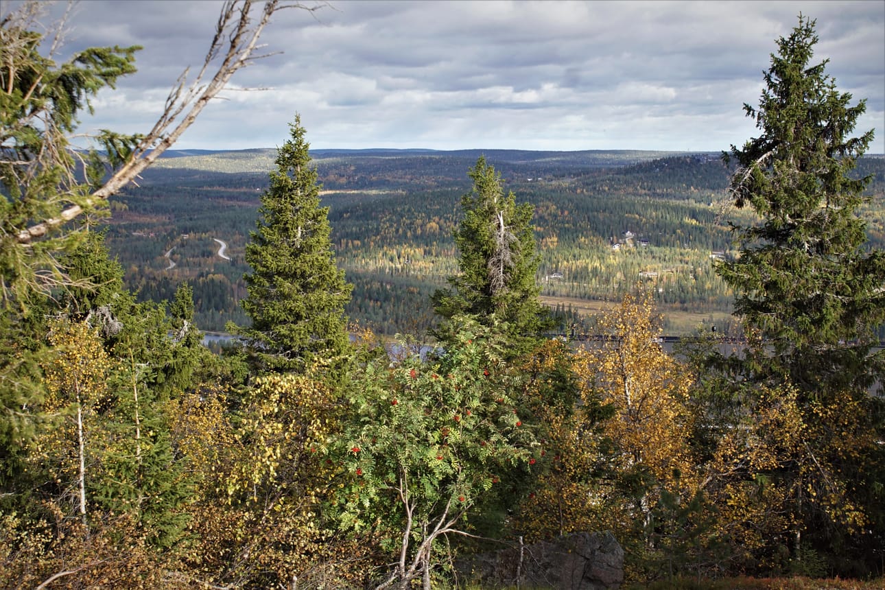 Sekä sadetta että lämpöä riitti syyskuussa tavanomaista enemmän. Kuva on otettu Syötteellä 19. syykuuta, kun ruskan värit alkoivat jo värittää tunturimaisemaa.