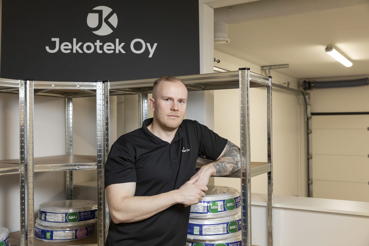 Toimitusjohtaja Jere Nikupeteri on yksi Jekotek Oy:n kolmesta osakkaasta.