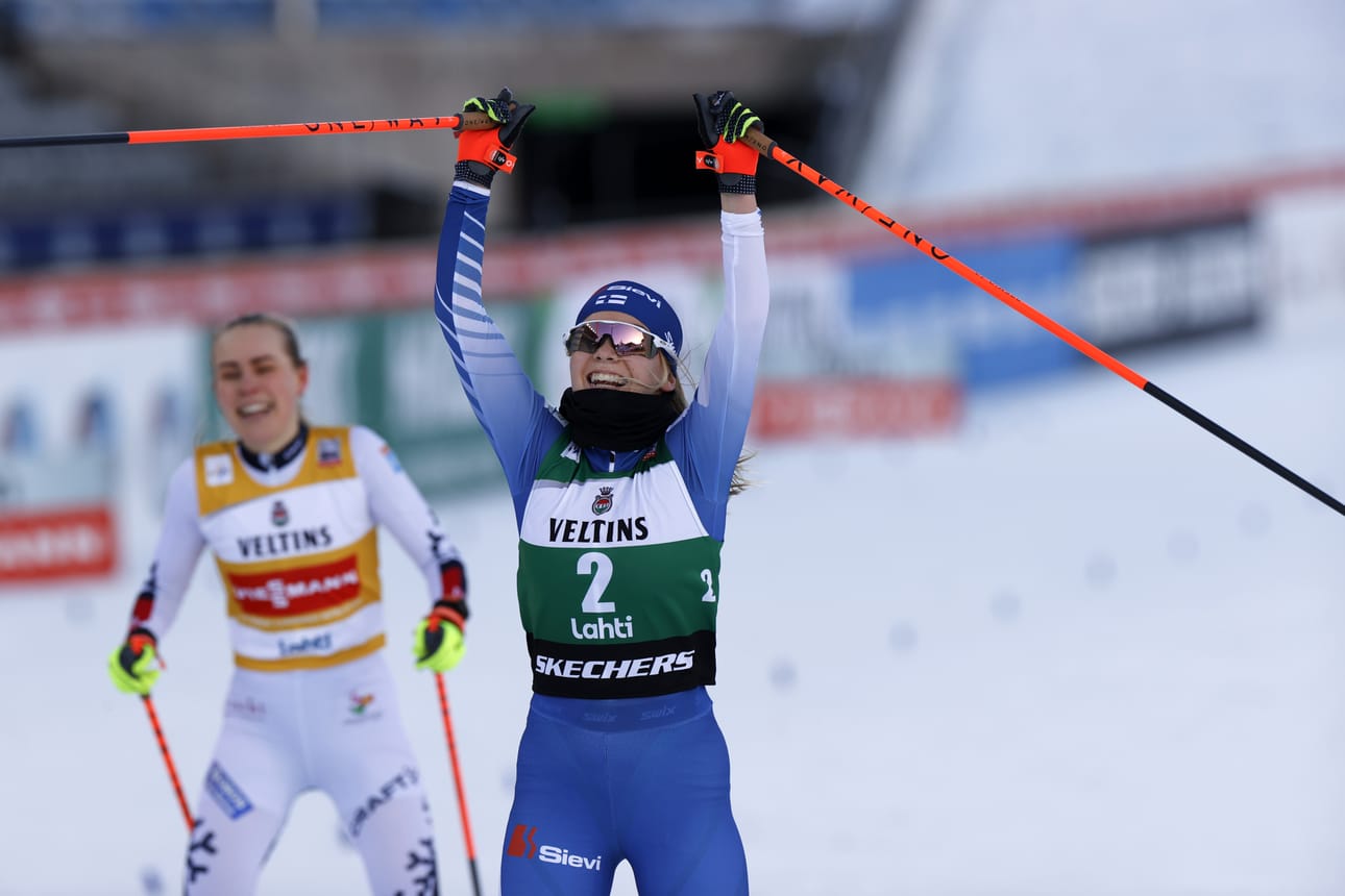Minja Korhonen tuulettelee voittoa.