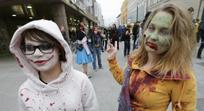 Kahdeksas Zombie Walk Rotuaarilla