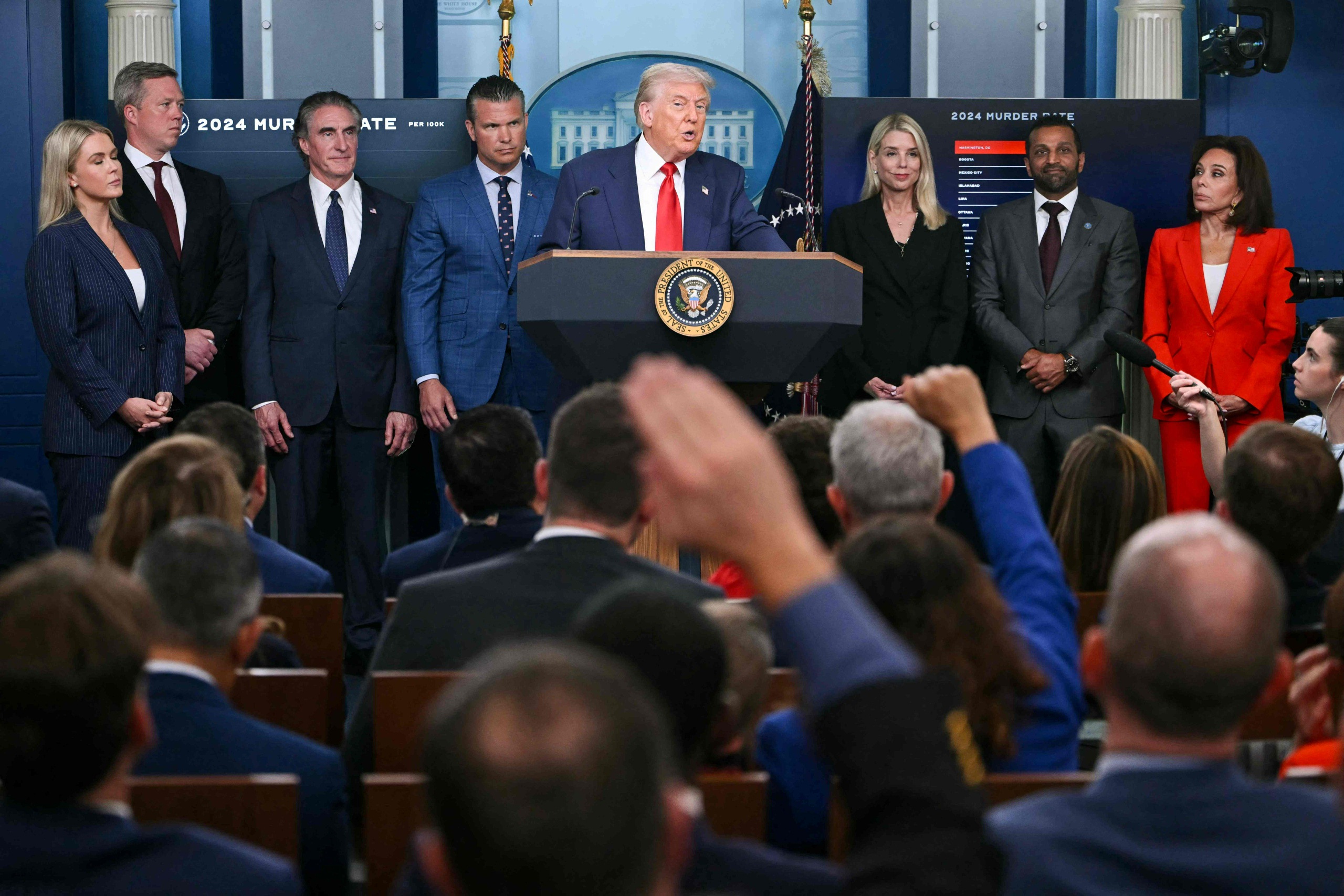 Trump lähettää kansalliskaartin pääkaupunki Washingtoniin – sanoo laajentavansa toimia myös muihin kaupunkeihin