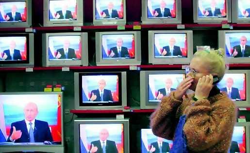 Kattava julkisuus. Putin esiintyi neljättä kertaa kansalaisten tentittävänä koko maahan televisoidussa ja radioidussa maratonlähetyksessä.
