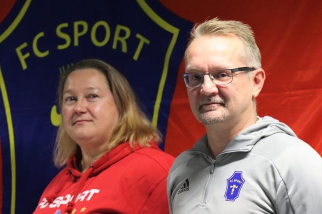 FC Sportin puheenjohtaja Veera Sohlberg ja päävalmentaja Tomi Kärkkäinen. KUVA: PETRI HEIKKINEN