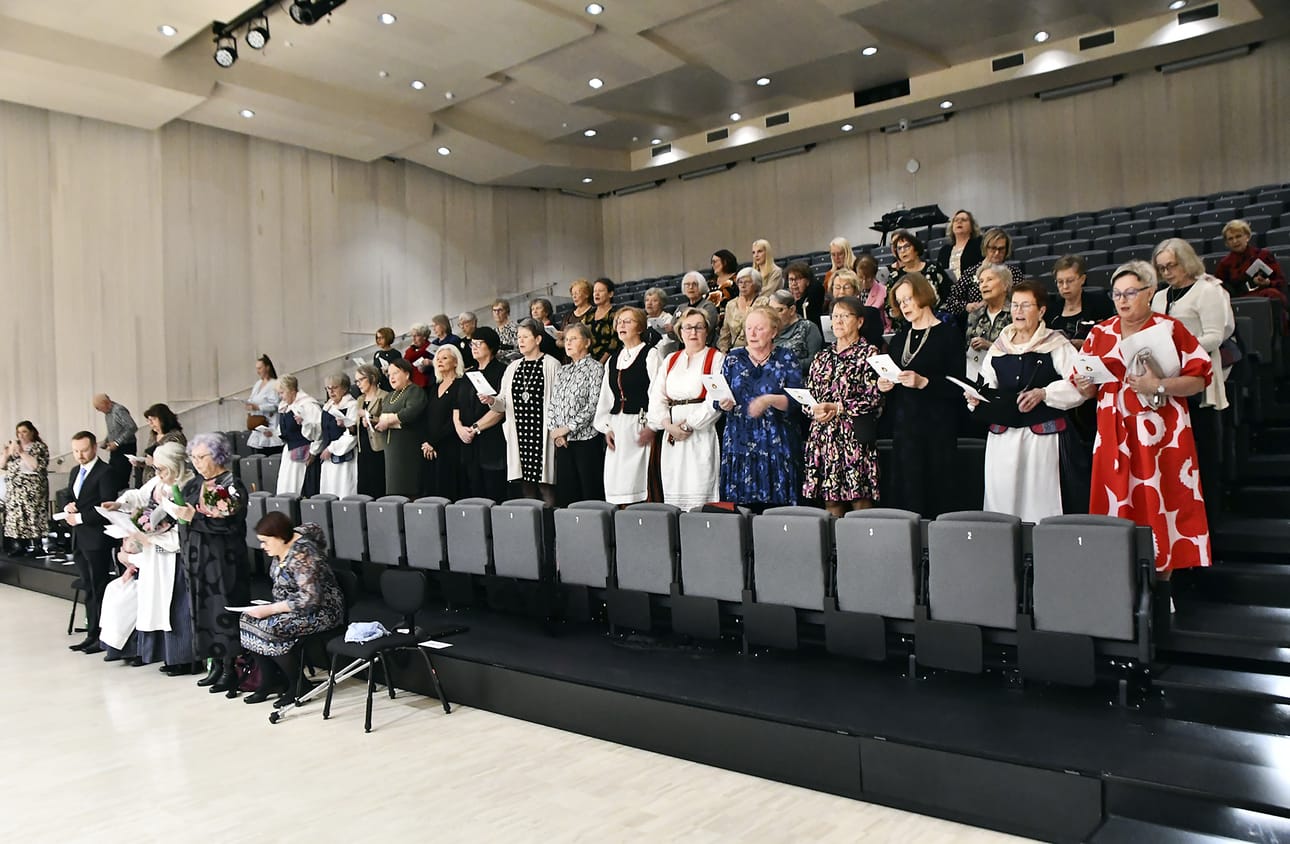 Kymmenen virran maa kajahti juhlayleisöltä komeasti.