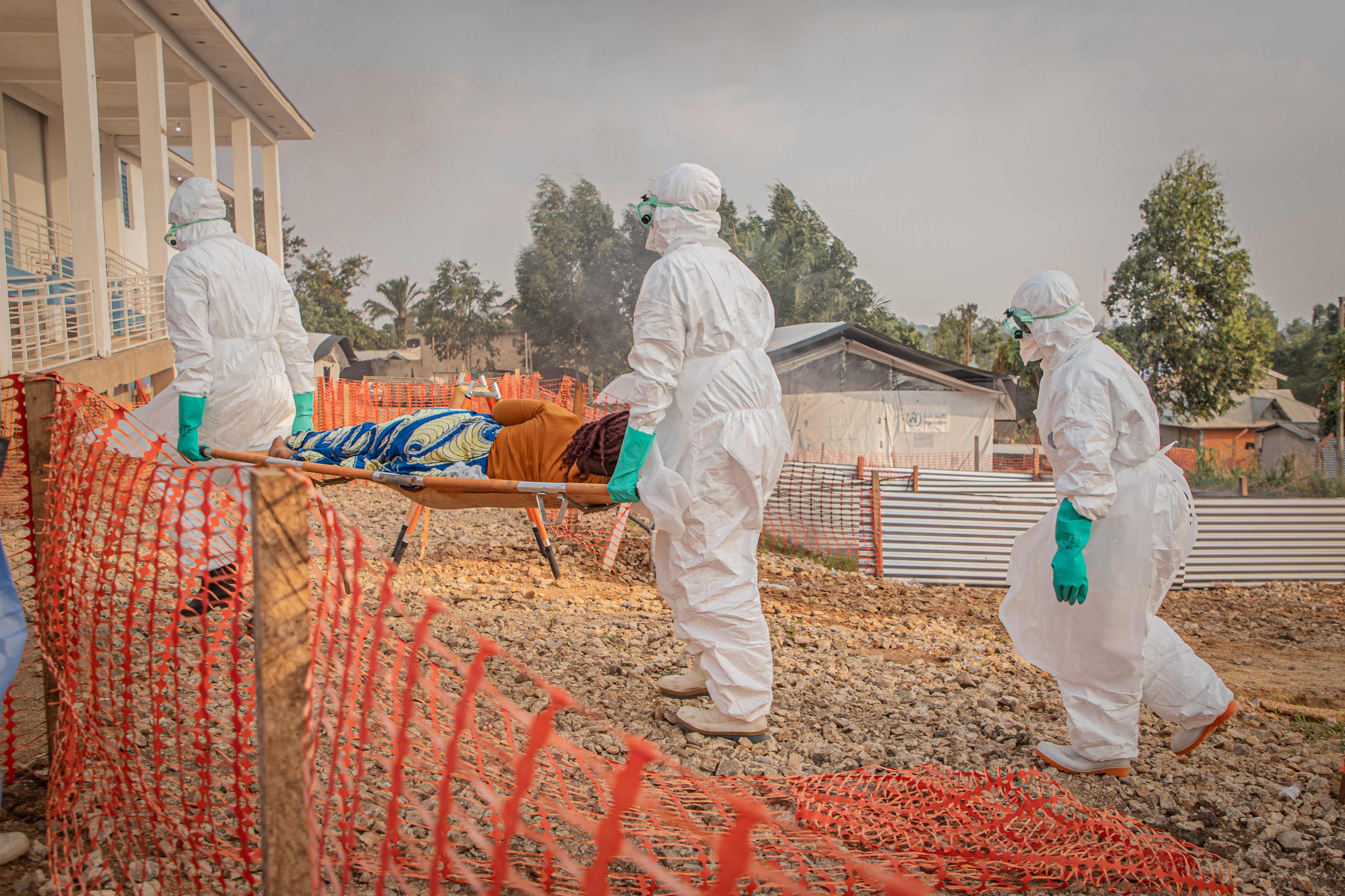 Ebolaa vastaan taistelevat vapaaehtoiset joutuivat paikallisten vihan ...