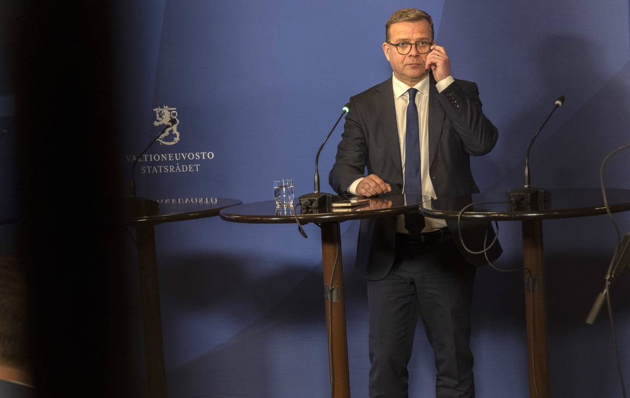 Hallituksen muodostaja Petteri Orpo (kok.) kertoi maanantaina, että alkuperäiseen maaahanmuuttopaperiin tehtiin lopulta 55 muutosta. Siihen rkp halusi lauantaina vielä lisäyksiä, mitkä hyväksyttiin. Yksityiskohtia Orpo ei edelleenkään avannut.