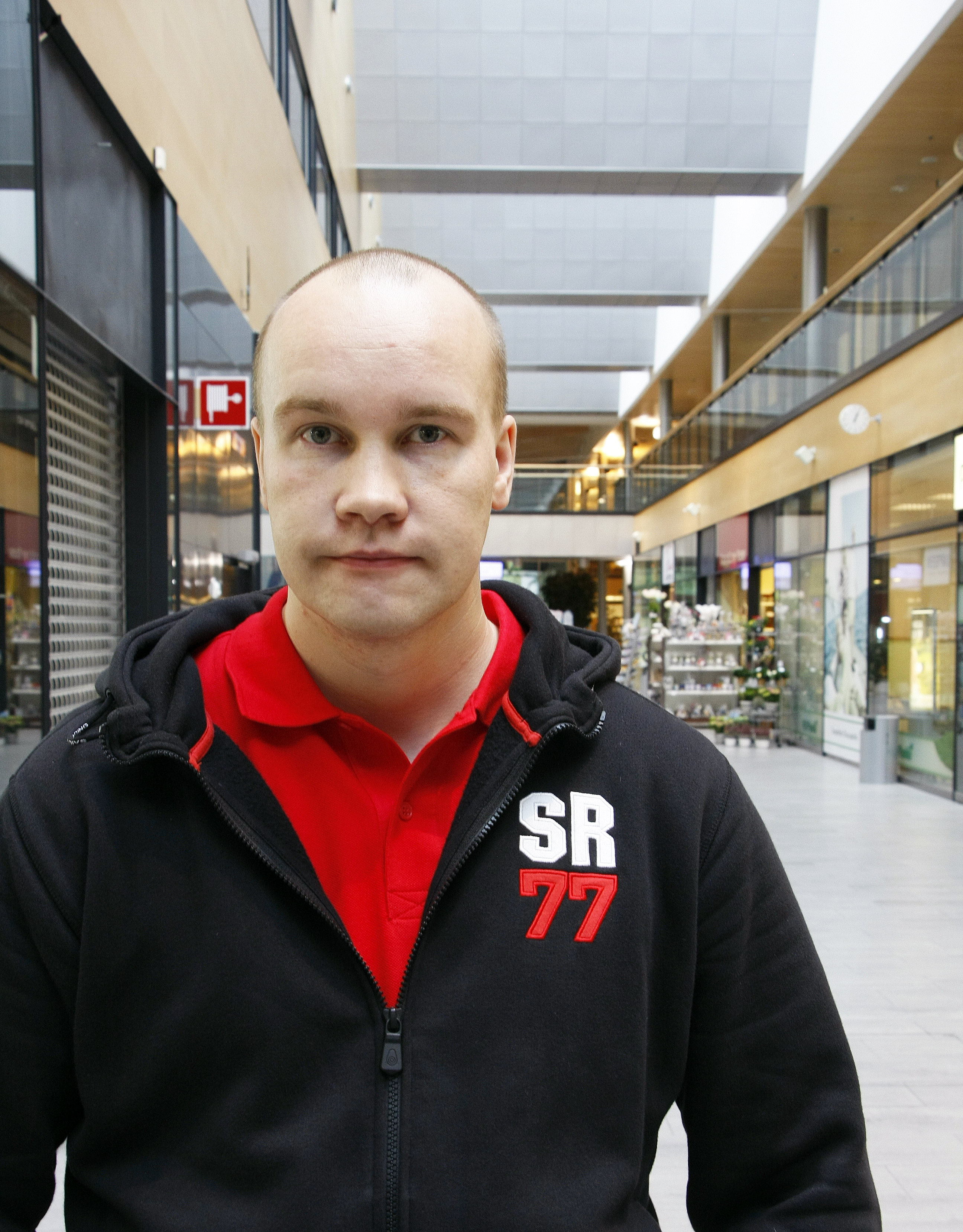 Jouni Mononen on keikkatöissä ja piipahti Kapteenissa nyt toista kertaa. Lähitulevaisuudessa hän aikoo muuttaa Ouluun.