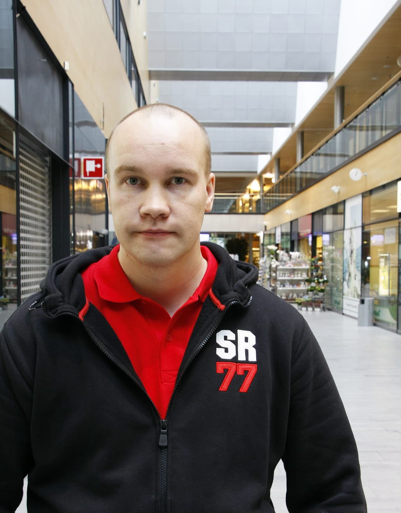 Jouni Mononen on keikkatöissä ja piipahti Kapteenissa nyt toista kertaa. Lähitulevaisuudessa hän aikoo muuttaa Ouluun.