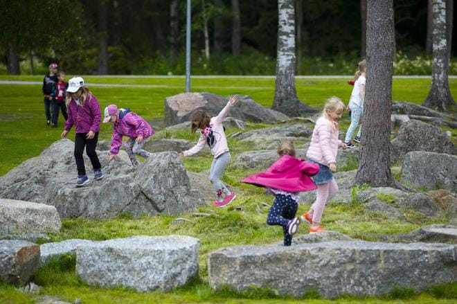 Isonkyrön keskustan koululaiset liikkumassa. KUVA: Matti Hautalahti