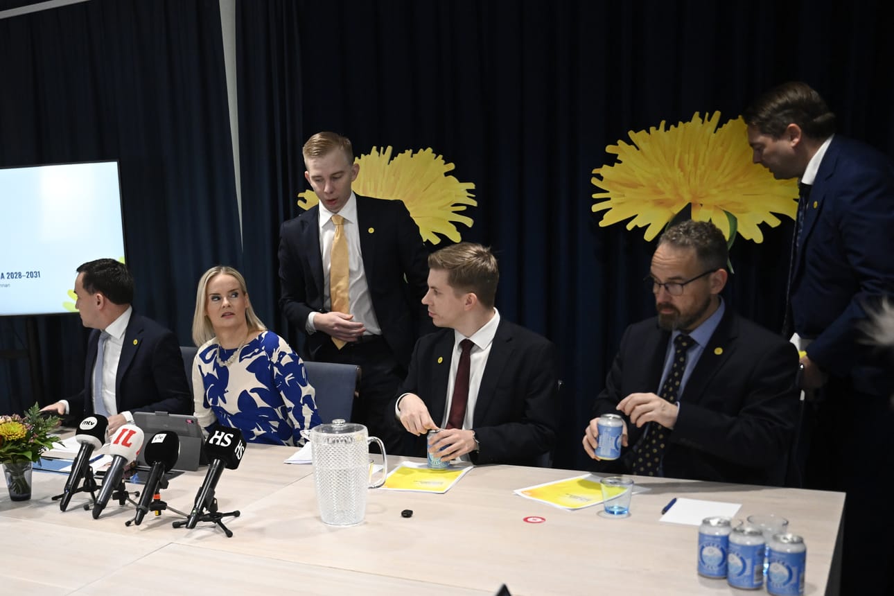 Perussuomalaisten Wille Rydman (vas.), puheenjohtaja Riikka Purra, Miko Bergbom, Joakim Wigelius, Jani Mäkelä ja Ville Vähämäki esittelivät puolueensa sopeutuslistan ensi vaalikaudelle alkuviikosta.