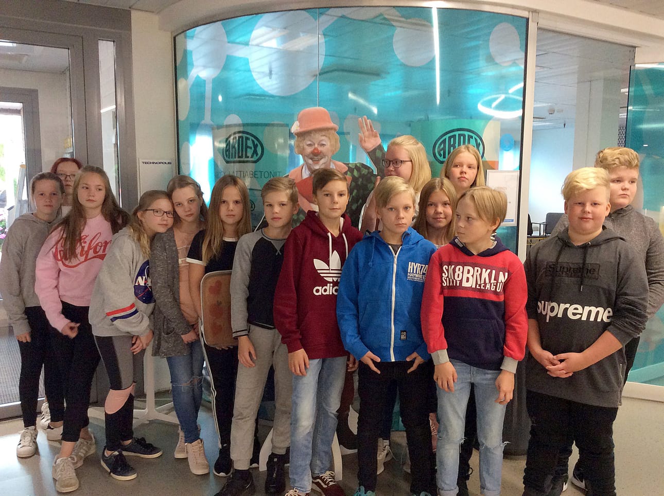 Lakarin 6A kävi Tampereella salaperäisellä retkellä, jonka tarkoitus paljastuu telkkarista joulukuun ensimmäisessä Galaxi-ohjelmassa.