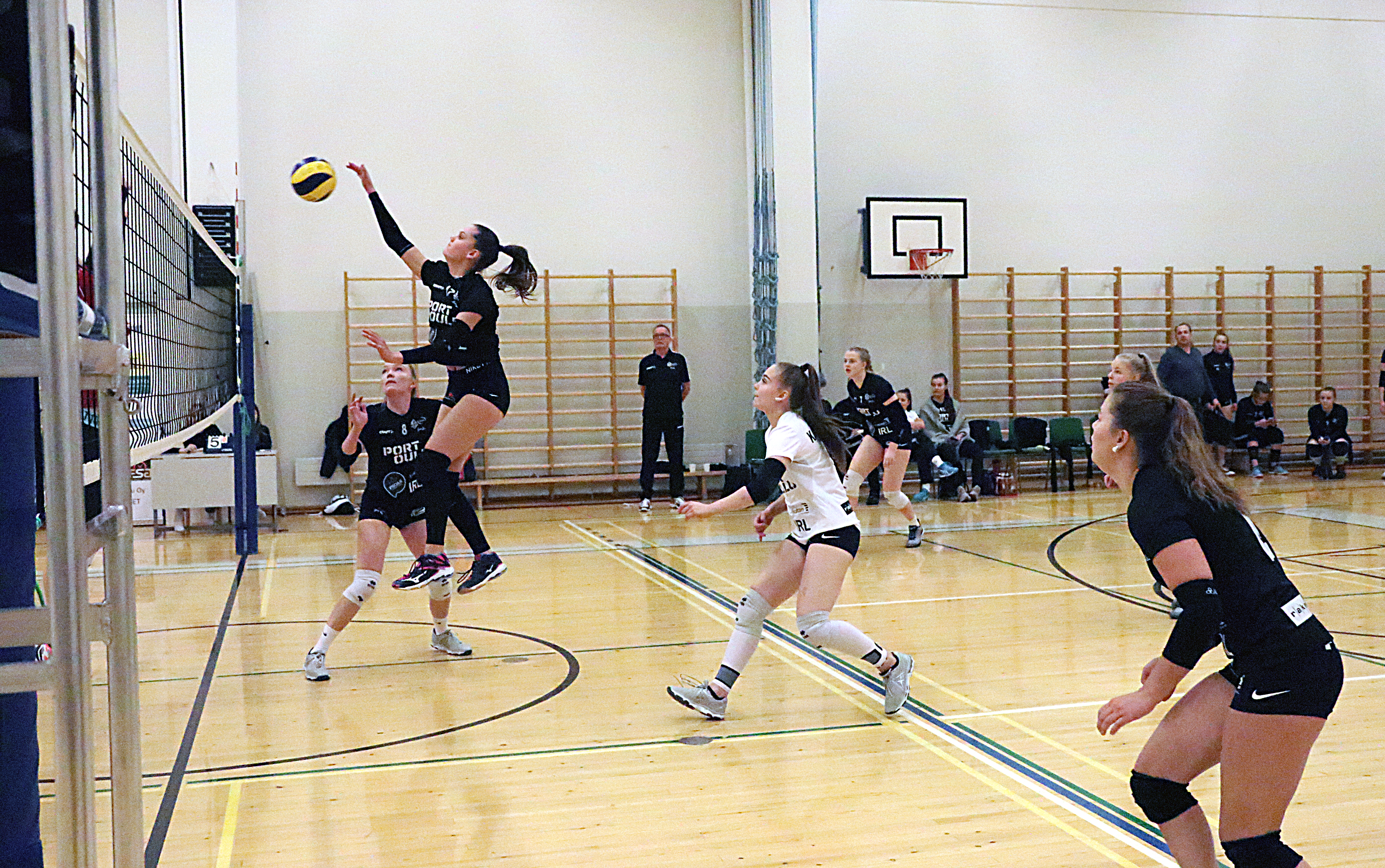 Oulunsalolais-kempeleläis-oululainen OaAt kohtasi naisten 2-sarjan pelissä viime viikonvaihteessa rovaniemeläisen WoVo 3:n. Peli päättyi WoVolle 2-3.ww