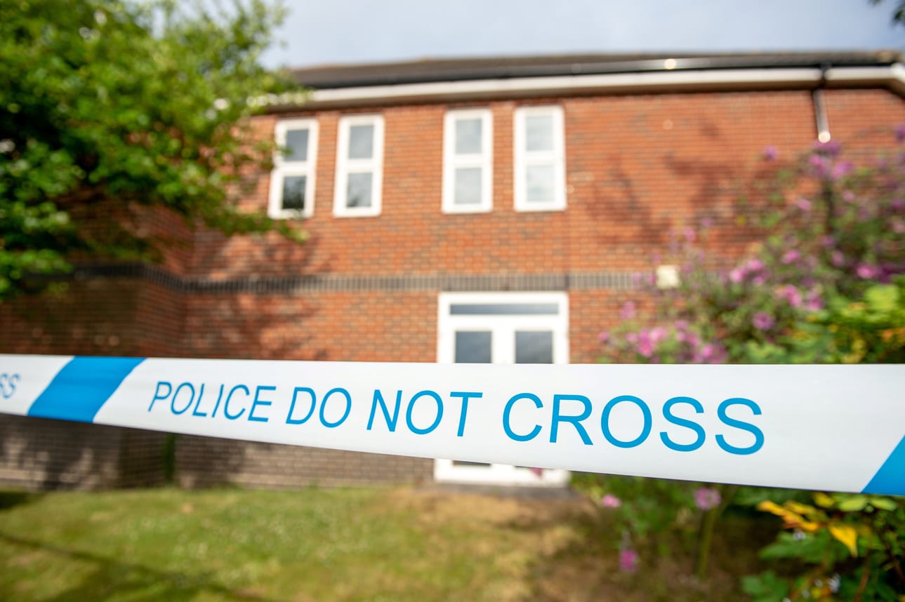 epa06863872 A Police cordon in Amesbury after two people were admitted to a hospital following exposure to an unknown substance, in Amesbury, Wiltshire, Britain, 04 July 2018. According to Wiltshire Police, they investigate the case of a man and a woman, both in their 40s, who are in a critical condition at Salisbury District Hospital. EPA/TONY KERSHAW / SWNS UK OUT BY: ALL OVER PRESS / EPA-PHOTO CODE: EPAXX8