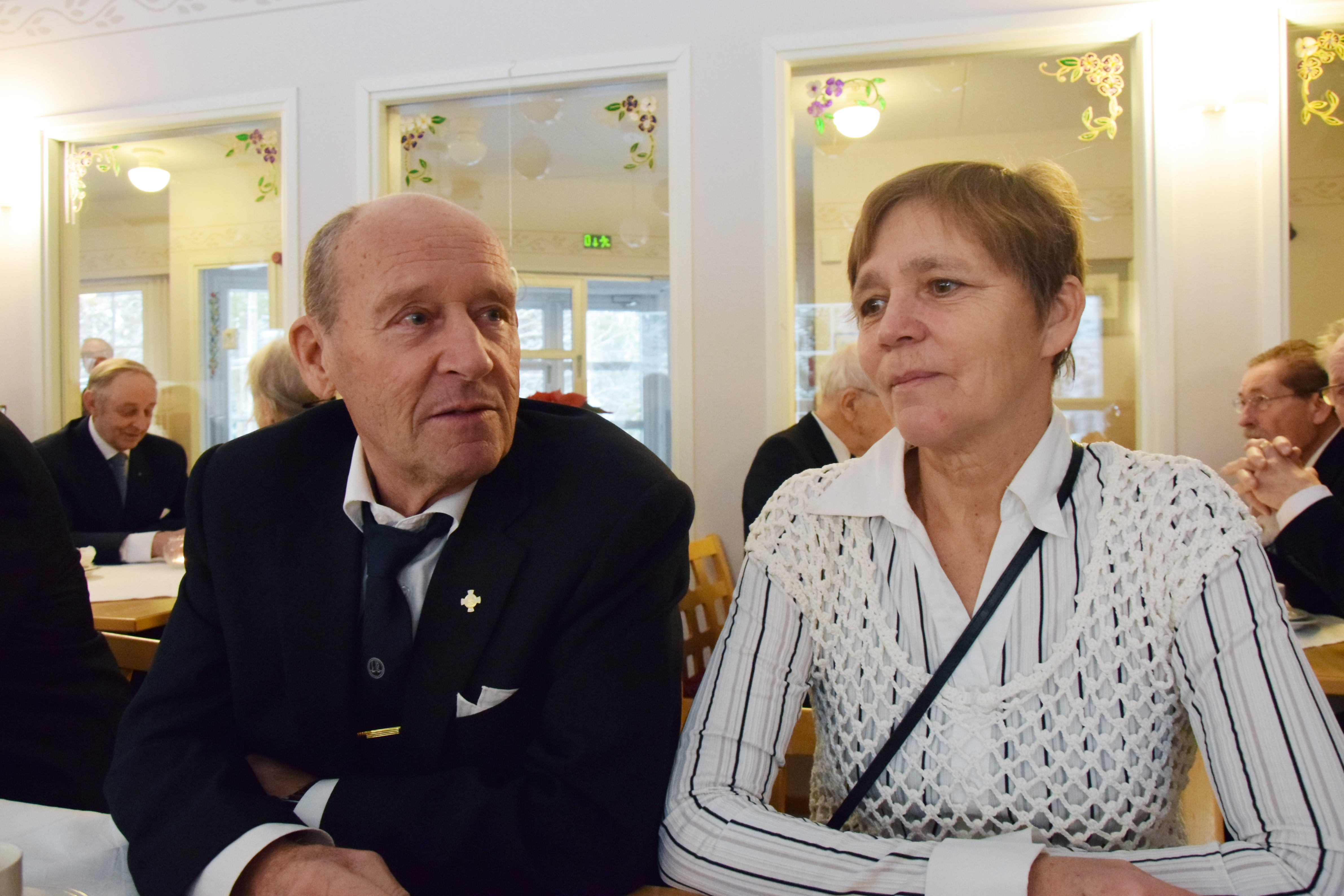 Matti ja Hilkka Kinnunen kokevat, että itsenäisyyttä kuuluu juhlia.