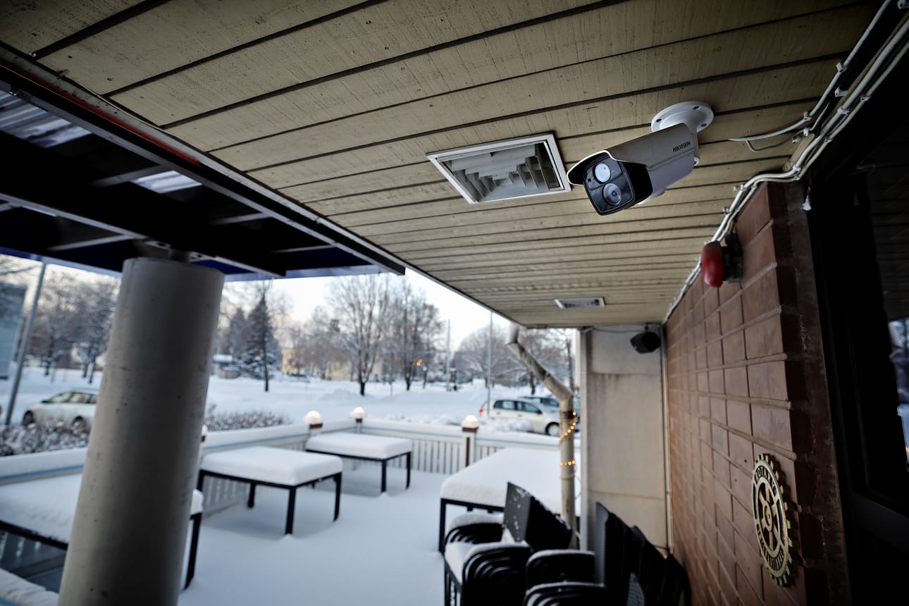 Lapuahovin edustalla on valvontakameroita.