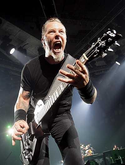 Metallica tuo oman festivaalinsa Poriin heinäkuussa. James Hetfield irvisti viime viikolla Wienissä.