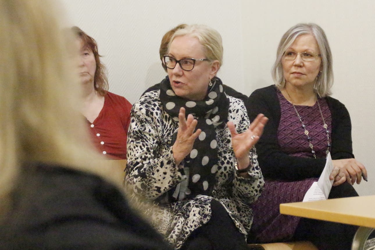 Vs. kunnanjohtaja Seija Mäenpää ja varhaiskasvatusjohtaja Ulla-Maija Hepo-oja vastailivat kuntalaisten kysymyksiin.