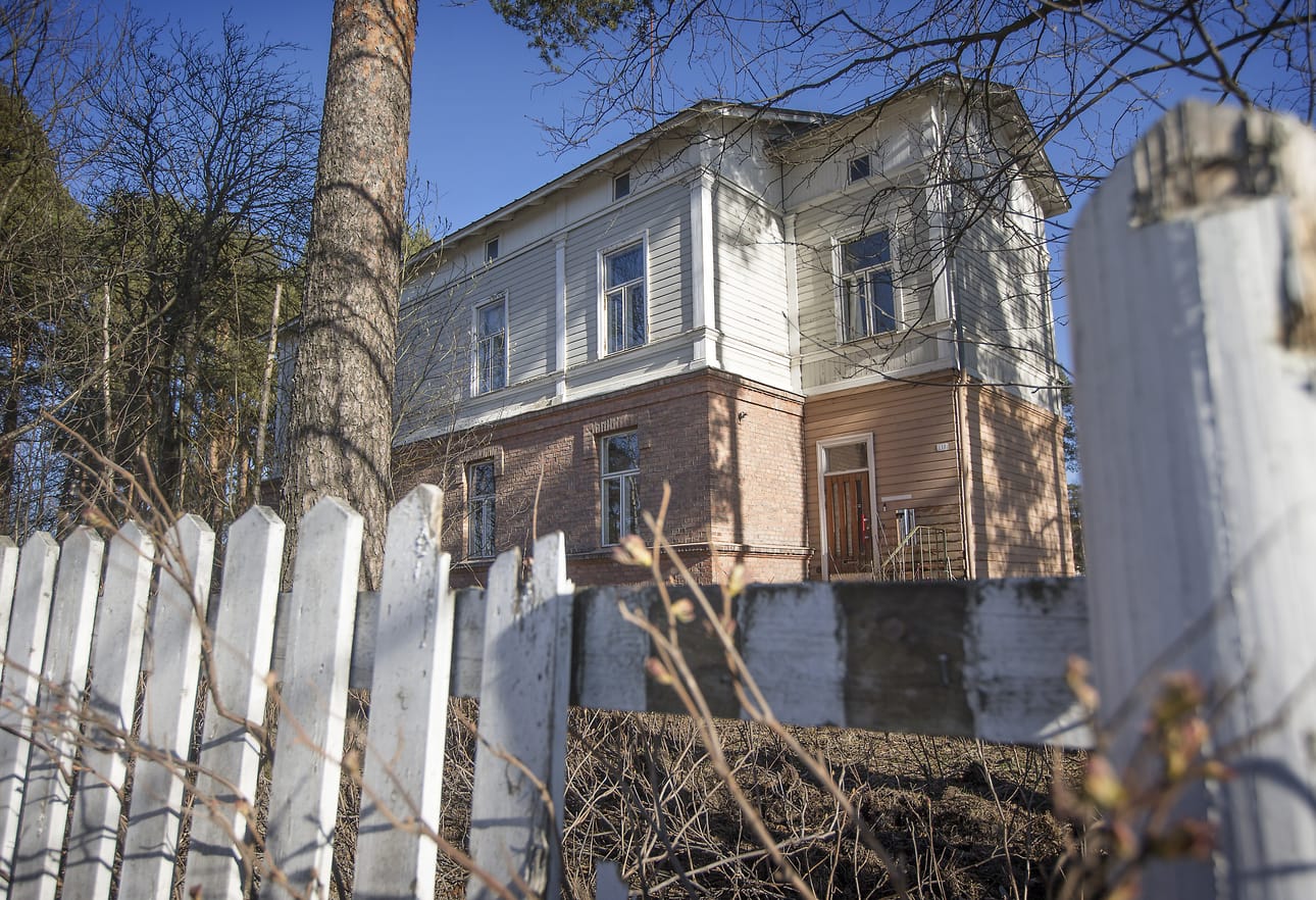 Entiseen kasarmialueeseen kuuluva Soittola muuttuu jälleen asuinrakennukseksi.