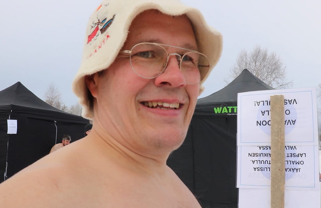 Arto Hintsala laskeskeli lauantai-iltana, että saunamaailmassa kävi päivän ja illan aikana yli 200 henkilöä.