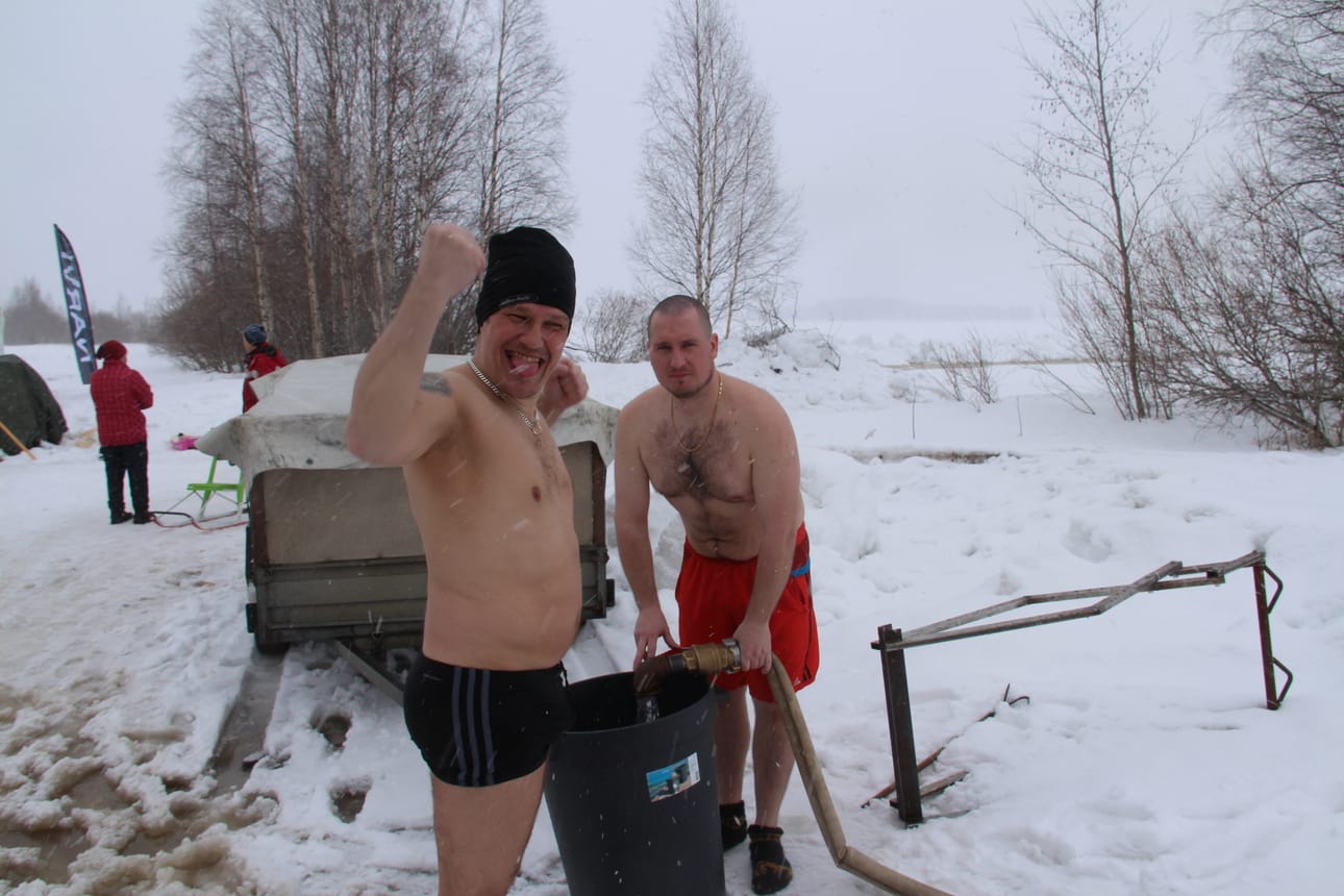 Piipsjärvellä pääsee taas saunamaailmaan saunomaan tulevana viikonloppuna. Viime vuonna erikoisuutena oli jääsauna, nyt alueella nähdään jääkappeli. Rannalla olevassa saunamaailmassa on useita erilaisia saunoja avannon kanssa koettavaksi.