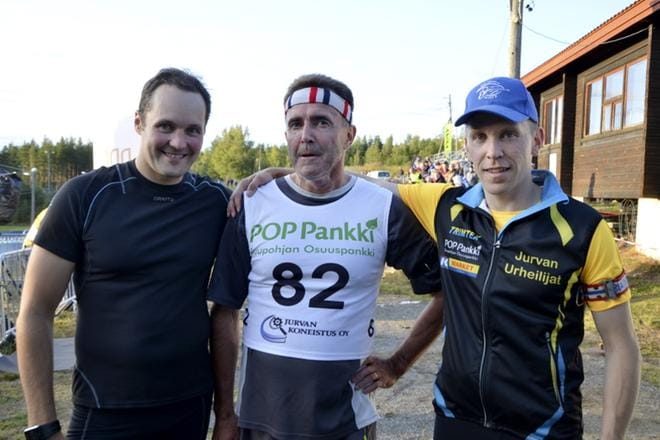 Juhani Ikola, Juha Pietilä ja Timo Antila veivät viestikullan miesten 120-sarjassa ampumahiihdon SM-kilpailussa. KUVA: HANNELE YLI-VIITALA