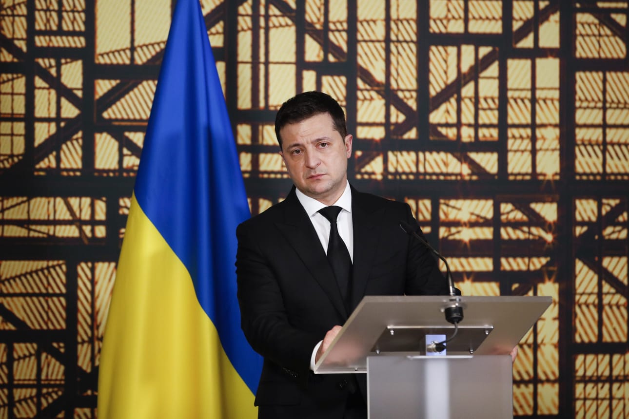 Ukrainan presidentti Volodymyr Zelenskiy on useaan otteeseen vedonnut länsimaihin, että hyökkäyksen kohteeksi joutunutta Ukrainaa autettaisiin enemmän. Arkistokuva.