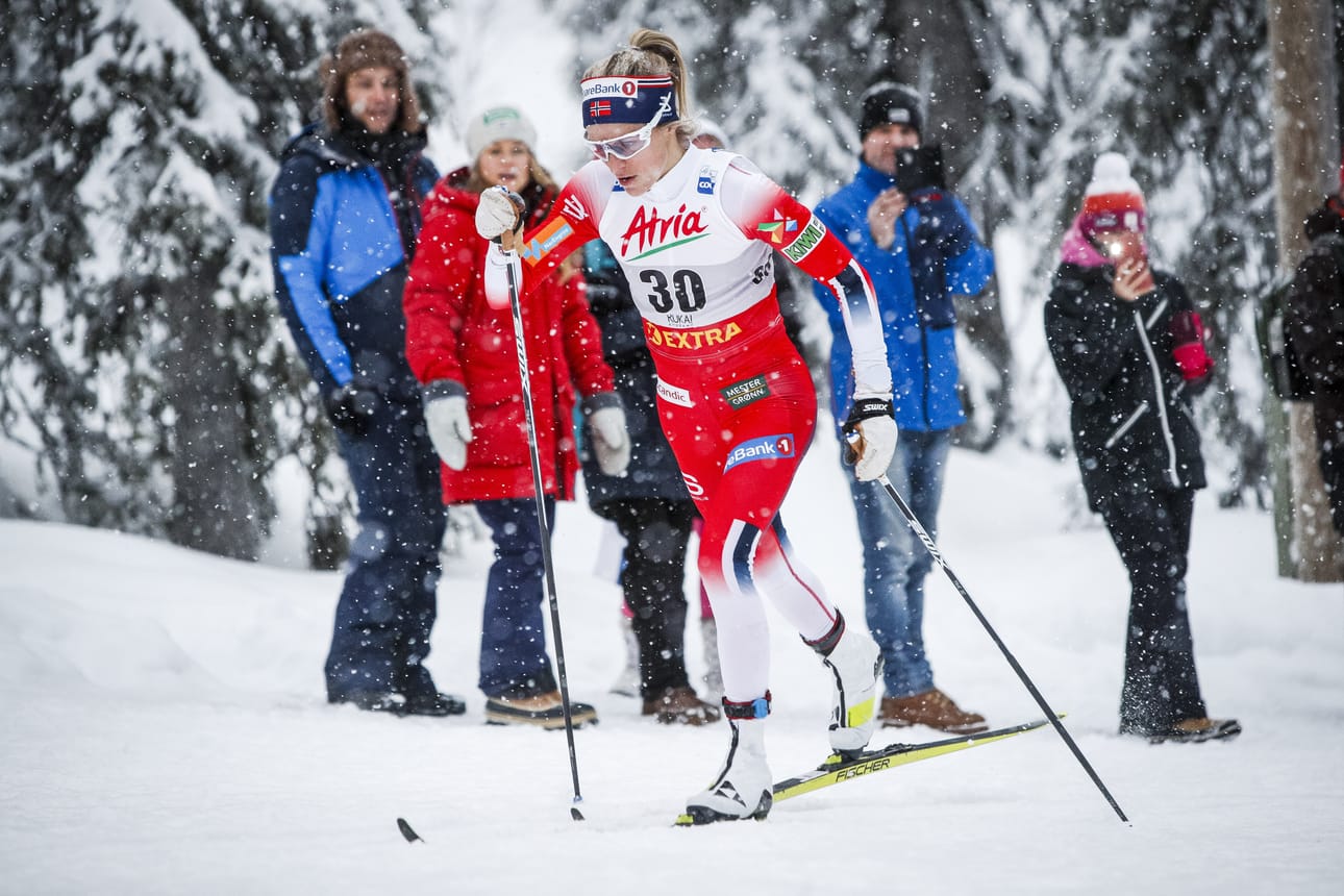 Therese Johaug sivakoi ykköseksi naisten 10 kilometrin kisassa lauantaina.