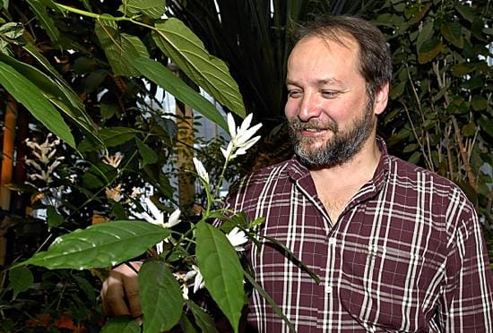 Yli-intendentti Henry Väre Helsingin yliopistosta kertoo tänään oululaisyleisölle Azorien ainutlaatuisesta luonnosta.